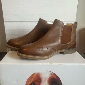 Hush puppies Chelsea boot wide NWT